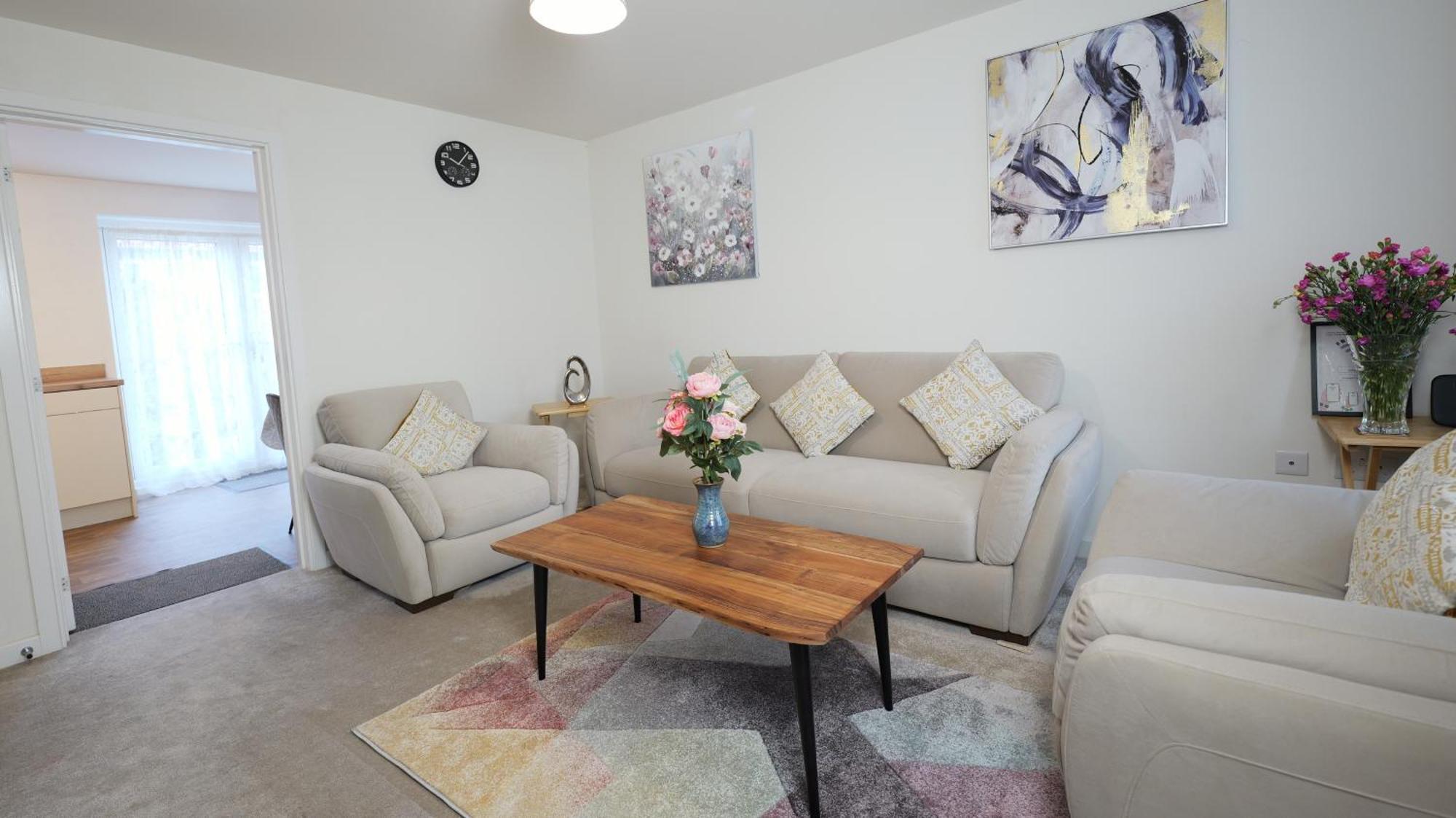 Peaceful With Parking, Garden, Wi-fi Apartment Lawley